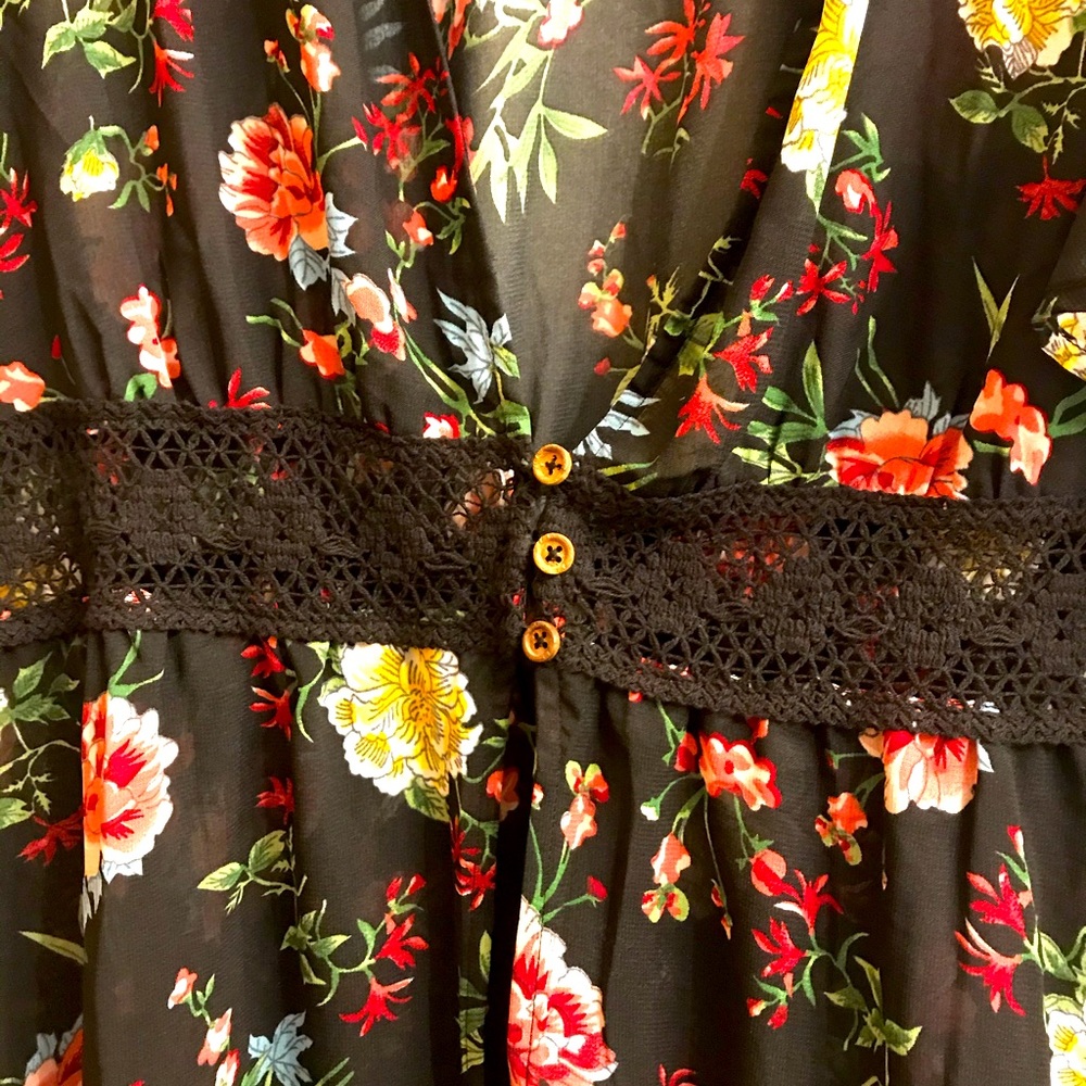 NWOT Long floral kimono🌺